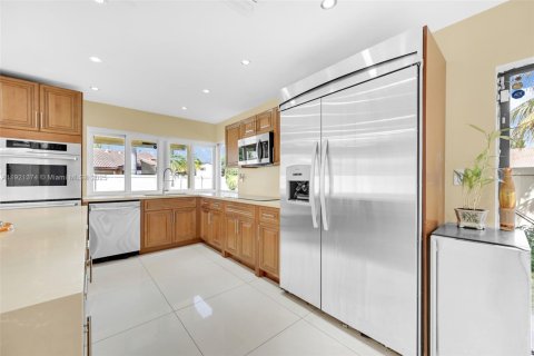 Casa en venta en Lauderhill, Florida, 5 dormitorios, 267.28 m2 № 1975280 - foto 29