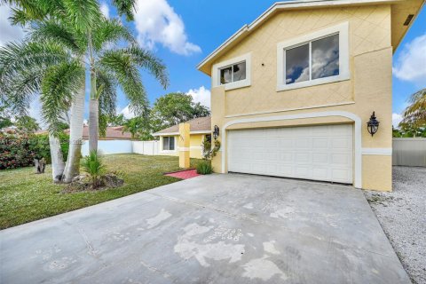 Casa en venta en Lauderhill, Florida, 5 dormitorios, 267.28 m2 № 1975280 - foto 14