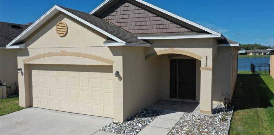 House in Kissimmee, Florida 3 bedrooms, 121.05 sq.m. № 2399145