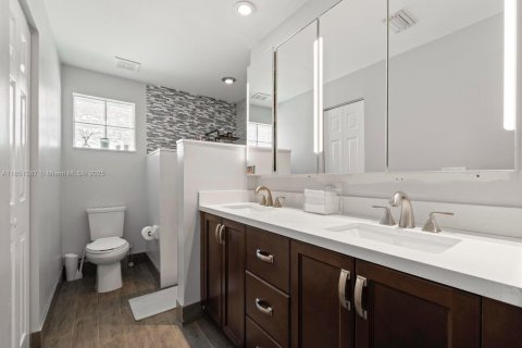 Villa ou maison à vendre à Pembroke Pines, Floride: 3 chambres, 117.24 m2 № 2019188 - photo 12