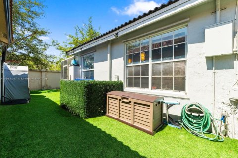 Villa ou maison à vendre à Pembroke Pines, Floride: 3 chambres, 117.24 m2 № 2019188 - photo 16