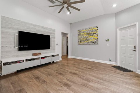 Villa ou maison à vendre à Pembroke Pines, Floride: 3 chambres, 117.24 m2 № 2019188 - photo 26