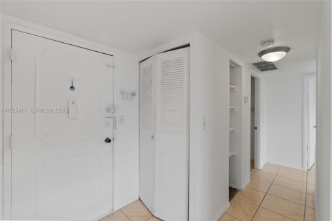 Купить кондоминиум в Майами, Флорида 2 спальни, 105.91м2, № 2038165 - фото 16