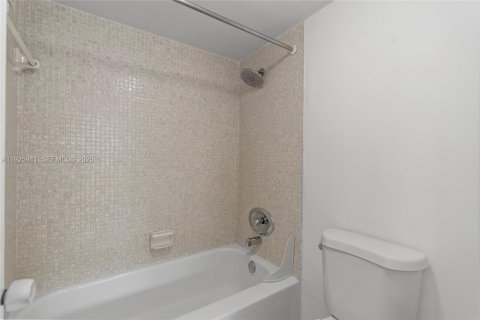Купить кондоминиум в Майами, Флорида 2 спальни, 105.91м2, № 2038165 - фото 26