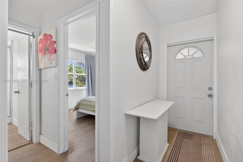 Condo in Pompano Beach, Florida, 1 bedroom  № 2077545 - photo 4