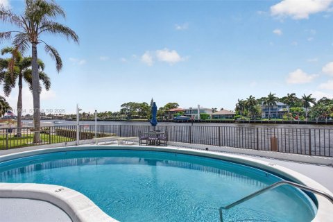 Condo in Pompano Beach, Florida, 1 bedroom  № 2077545 - photo 23