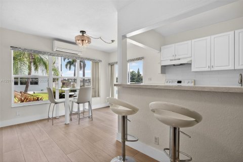 Condo in Pompano Beach, Florida, 1 bedroom  № 2077545 - photo 9