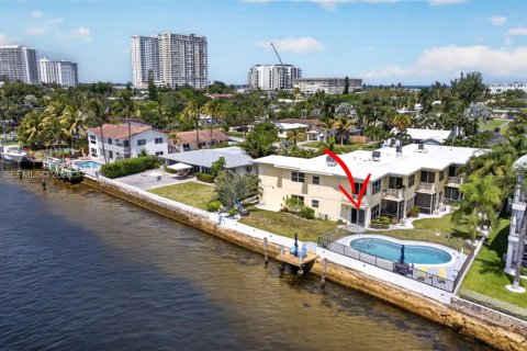 Condo in Pompano Beach, Florida, 1 bedroom  № 2077545 - photo 3