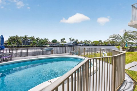 Condo in Pompano Beach, Florida, 1 bedroom  № 2077545 - photo 24