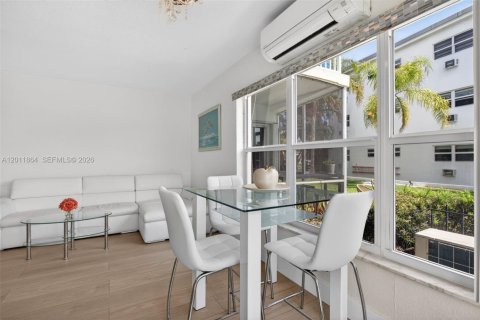 Condo in Pompano Beach, Florida, 1 bedroom  № 2077545 - photo 7