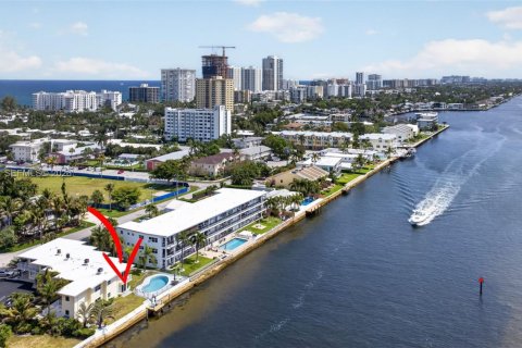 Condo in Pompano Beach, Florida, 1 bedroom  № 2077545