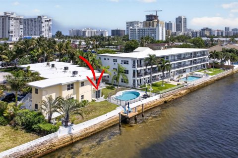 Condo in Pompano Beach, Florida, 1 bedroom  № 2077545 - photo 2