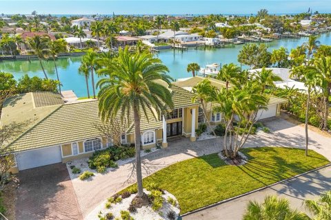 House in Saint Pete Beach, Florida 6 bedrooms, 483.65 sq.m. № 2151703 - photo 14