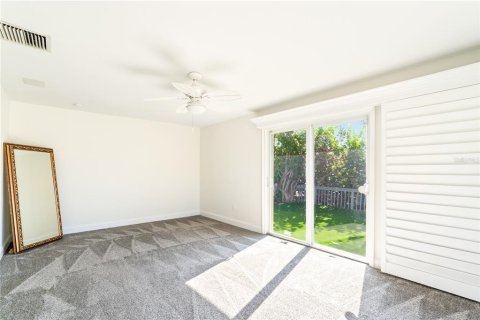 House in Saint Pete Beach, Florida 6 bedrooms, 483.65 sq.m. № 2151703 - photo 27