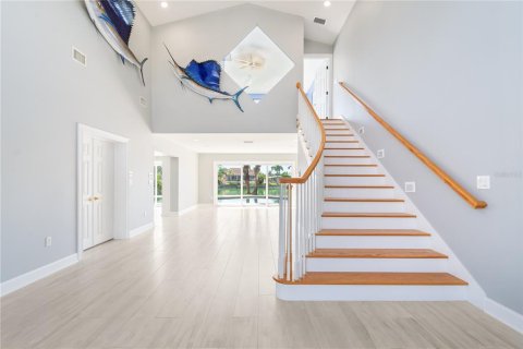 House in Saint Pete Beach, Florida 6 bedrooms, 483.65 sq.m. № 2151703 - photo 17