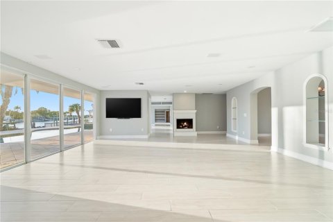House in Saint Pete Beach, Florida 6 bedrooms, 483.65 sq.m. № 2151703 - photo 23