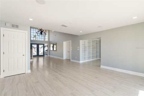 House in Saint Pete Beach, Florida 6 bedrooms, 483.65 sq.m. № 2151703 - photo 19
