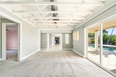 House in Saint Pete Beach, Florida 6 bedrooms, 483.65 sq.m. № 2151703 - photo 22