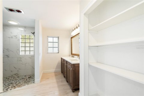 House in Saint Pete Beach, Florida 6 bedrooms, 483.65 sq.m. № 2151703 - photo 29