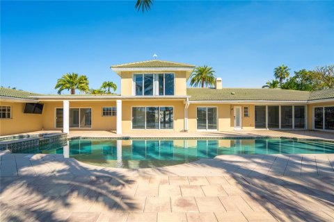 House in Saint Pete Beach, Florida 6 bedrooms, 483.65 sq.m. № 2151703 - photo 7