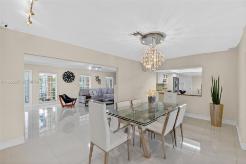 Casa en venta en Miami, Florida, 3 dormitorios, 248.23 m2 № 1976678 - foto 5