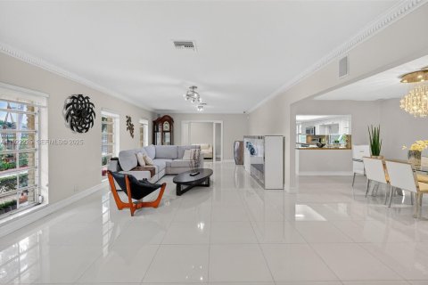 Casa en venta en Miami, Florida, 3 dormitorios, 248.23 m2 № 1976678 - foto 9