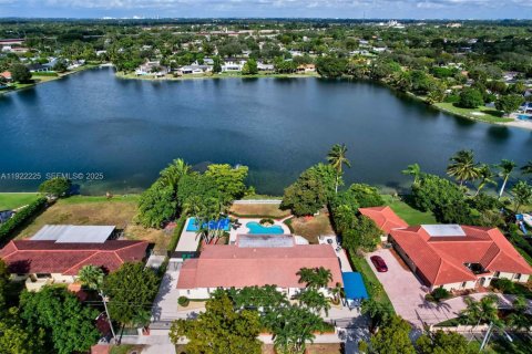 Casa en venta en Miami, Florida, 3 dormitorios, 248.23 m2 № 1976678 - foto 3