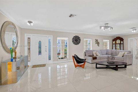 Casa en venta en Miami, Florida, 3 dormitorios, 248.23 m2 № 1976678 - foto 4