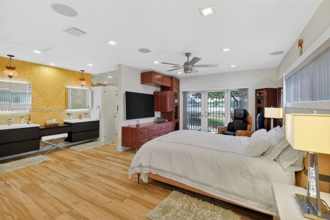 Casa en venta en Miami, Florida, 3 dormitorios, 248.23 m2 № 1976678 - foto 30