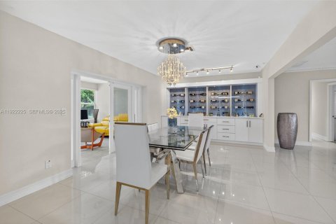 Casa en venta en Miami, Florida, 3 dormitorios, 248.23 m2 № 1976678 - foto 8