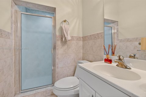 Casa en venta en Miami, Florida, 3 dormitorios, 248.23 m2 № 1976678 - foto 26