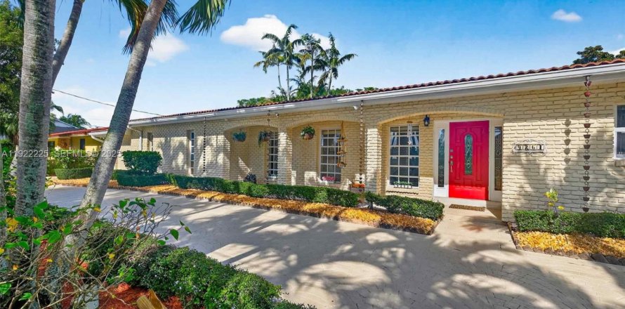 Casa en Miami, Florida 3 dormitorios, 248.23 m2 № 1976678