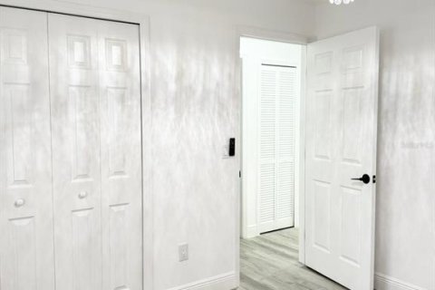 House in Tampa, Florida 4 bedrooms, 134.8 sq.m. № 1882840 - photo 27