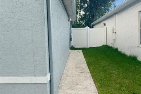 House in Tampa, Florida 4 bedrooms, 134.8 sq.m. № 1882840 - photo 4