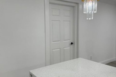 House in Tampa, Florida 4 bedrooms, 134.8 sq.m. № 1882840 - photo 17