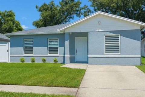House in Tampa, Florida 4 bedrooms, 134.8 sq.m. № 1882840 - photo 1