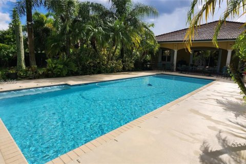 House in Miami, Florida 4 bedrooms, 170.38 sq.m. № 1865781 - photo 1