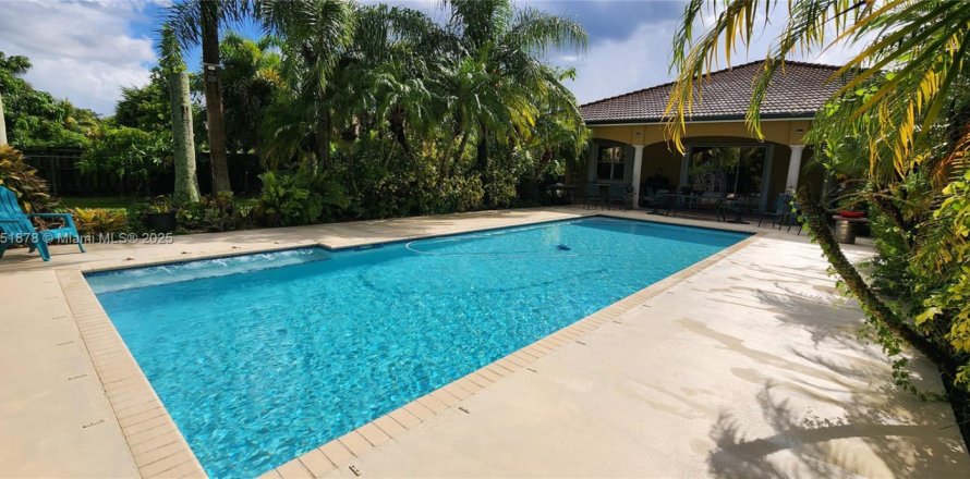 House in Miami, Florida 4 bedrooms, 170.38 sq.m. № 1865781