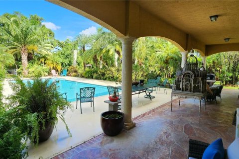 House in Miami, Florida 4 bedrooms, 170.38 sq.m. № 1865781 - photo 10