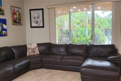 House in Miami, Florida 4 bedrooms, 170.38 sq.m. № 1865781 - photo 5