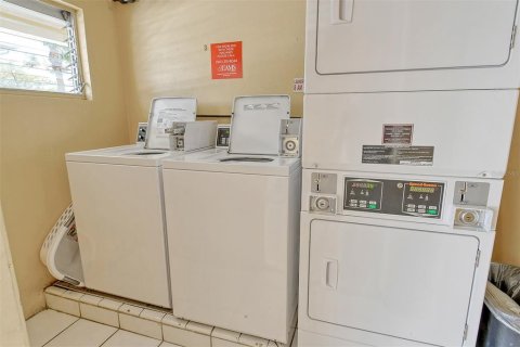 Condominio en alquiler en Sarasota, Florida, 2 dormitorios, 85.28 m2 № 1642890 - foto 24