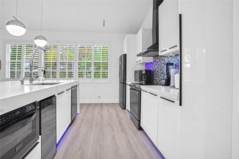 Condominio en venta en Coral Springs, Florida, 3 dormitorios, 171.4 m2 № 2154262 - foto 25