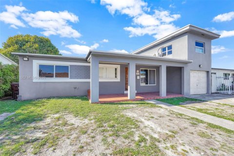 Casa en Hialeah, Florida 6 dormitorios, 204.76 m2 № 2074564