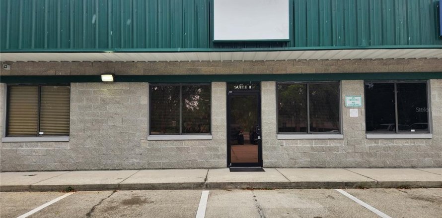 Immobilier commercial à DeLand, Floride 157.93 m2 № 2097774