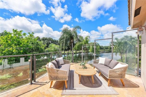 Купить виллу или дом в Корал-Спрингс, Флорида 5 спален, 265.51м2, № 1993488 - фото 4