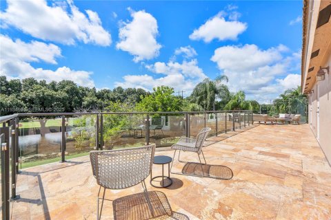 Купить виллу или дом в Корал-Спрингс, Флорида 5 спален, 265.51м2, № 1993488 - фото 6