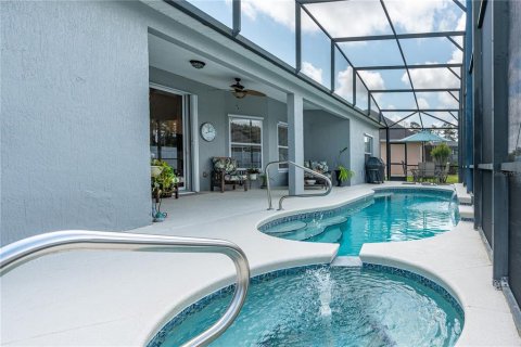 House in New Smyrna Beach, Florida 4 bedrooms, 209.03 sq.m. № 2094235 - photo 12