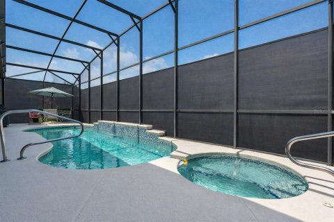 House in New Smyrna Beach, Florida 4 bedrooms, 209.03 sq.m. № 2094235 - photo 9