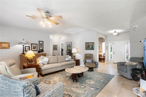 House in New Smyrna Beach, Florida 4 bedrooms, 209.03 sq.m. № 2094235 - photo 17