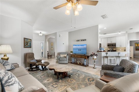 House in New Smyrna Beach, Florida 4 bedrooms, 209.03 sq.m. № 2094235 - photo 18